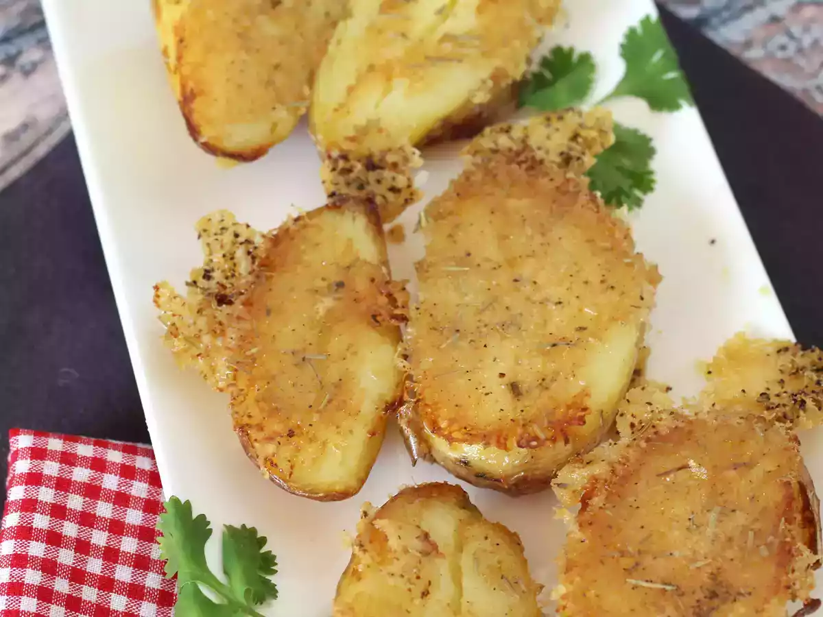 Parmezaanse aardappelen, zacht van binnen en knapperig van buiten! - foto 2