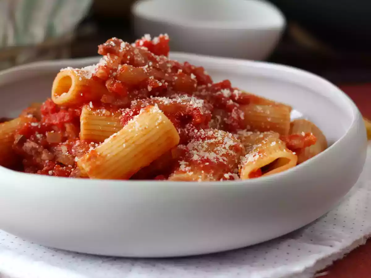 Pasta all'amatriciana, het traditionele recept stap voor stap uitgelegd - foto 2