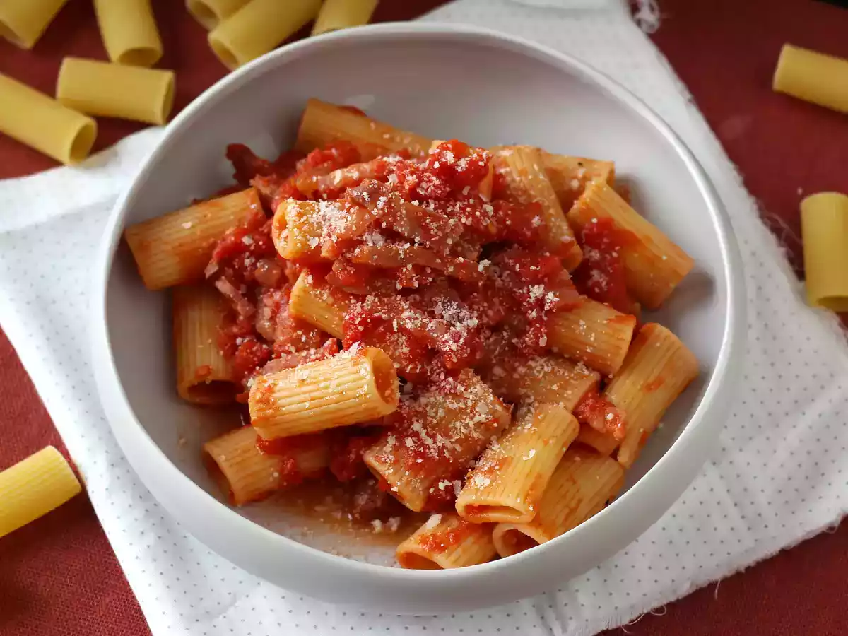 Pasta all'amatriciana, het traditionele recept stap voor stap uitgelegd - foto 3