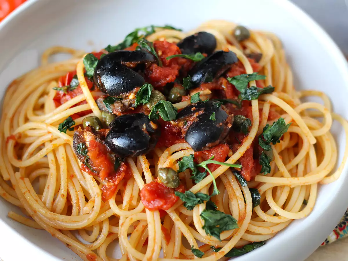 Pasta alla puttanesca: een snel en smaakvol pastagerecht - foto 4