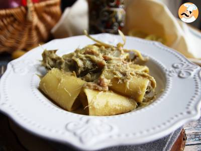 Pasta met artisjokken en spek, een lekker en gemakkelijk te bereiden voorgerecht