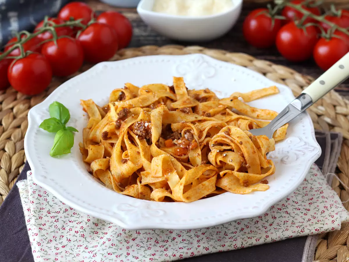 Pasta met bolognesesaus - tagliatelle al ragù alla bolognese - foto 2