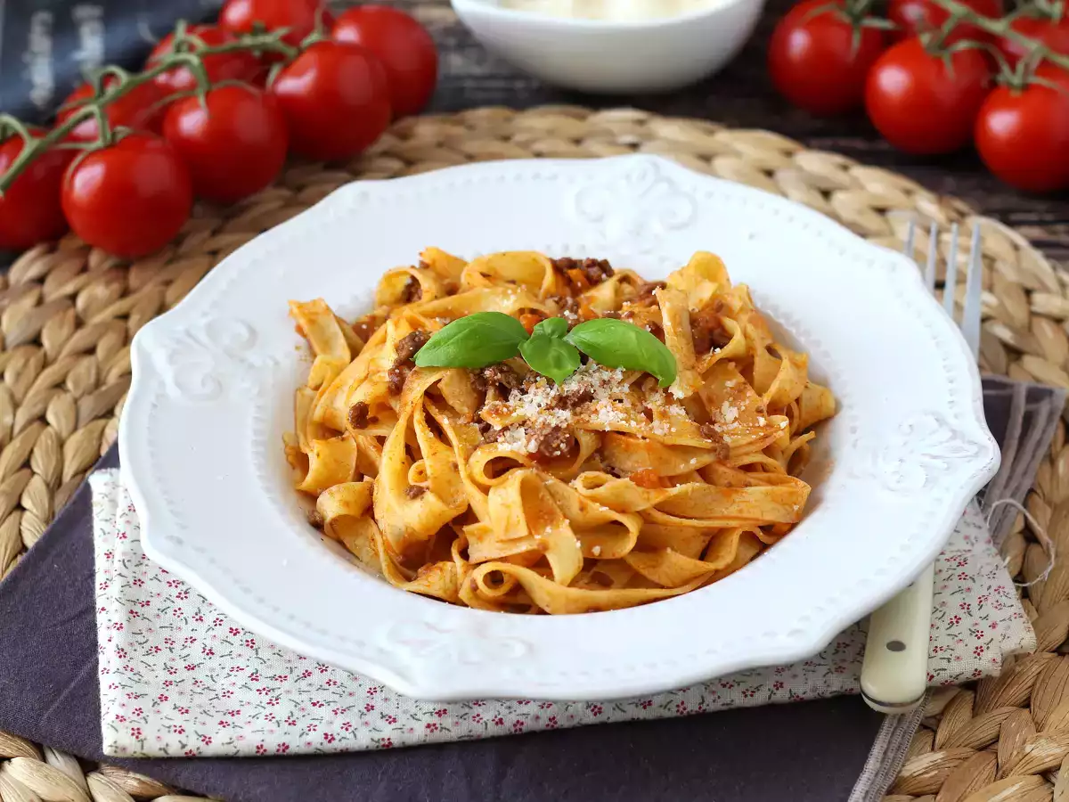 Pasta met bolognesesaus - tagliatelle al ragù alla bolognese - foto 6