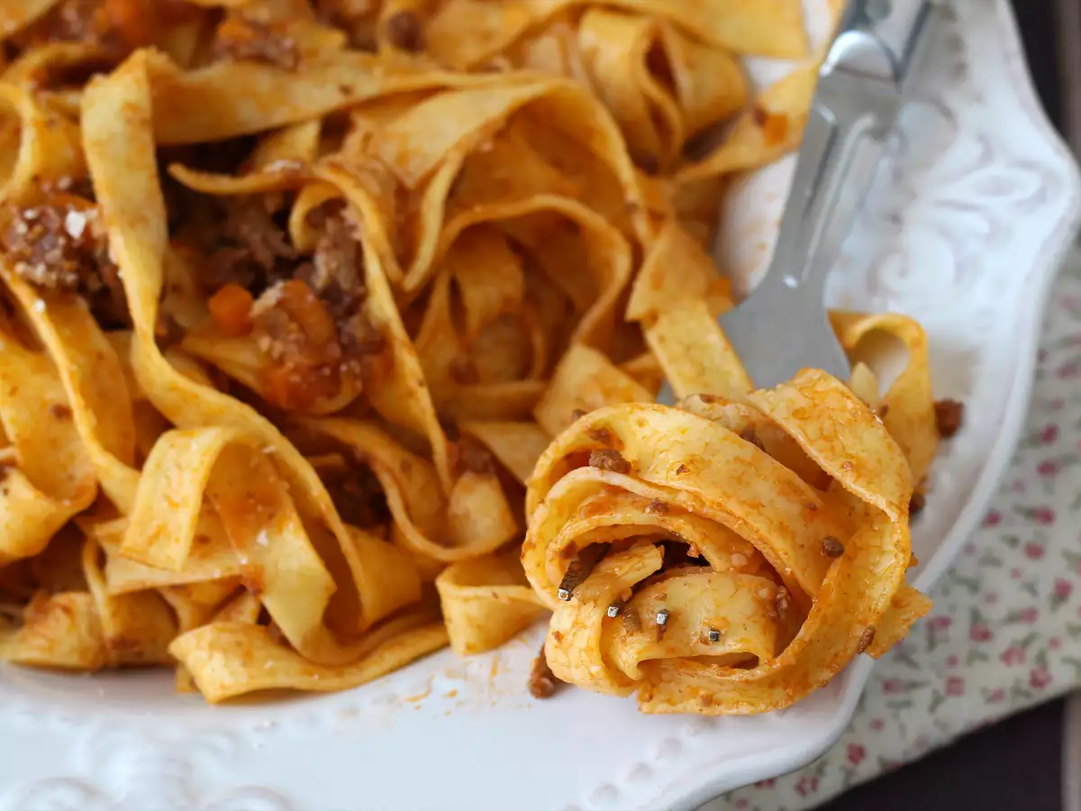 Pasta met bolognesesaus - tagliatelle al ragù alla bolognese - foto 7