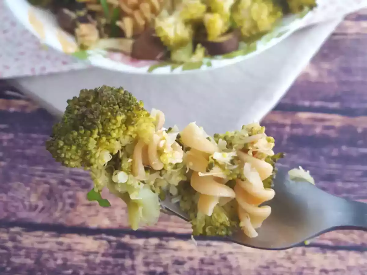 Pasta met broccoli, champignons en basilicum - foto 3