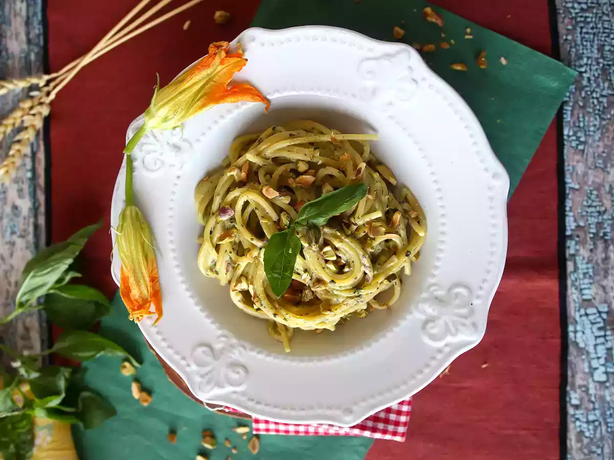 Pasta met courgettebloemen, ricotta en pistachenoten - foto 5
