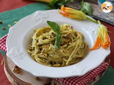 Pasta met courgettebloemen, ricotta en pistachenoten