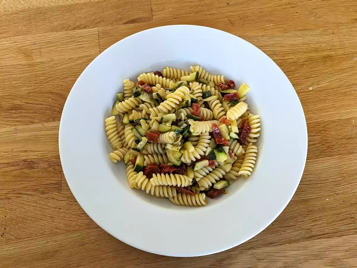 Pasta met courgettes en zongedroogde tomaten: een snel en lekker voorgerecht! - foto 2