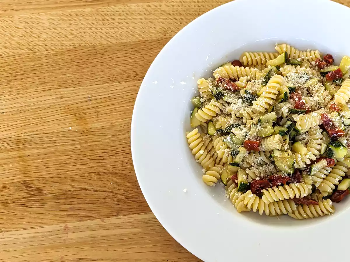 Pasta met courgettes en zongedroogde tomaten: een snel en lekker voorgerecht! - foto 3