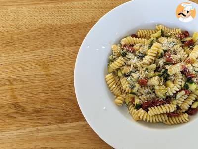 Pasta met courgettes en zongedroogde tomaten: een snel en lekker voorgerecht! - foto 3