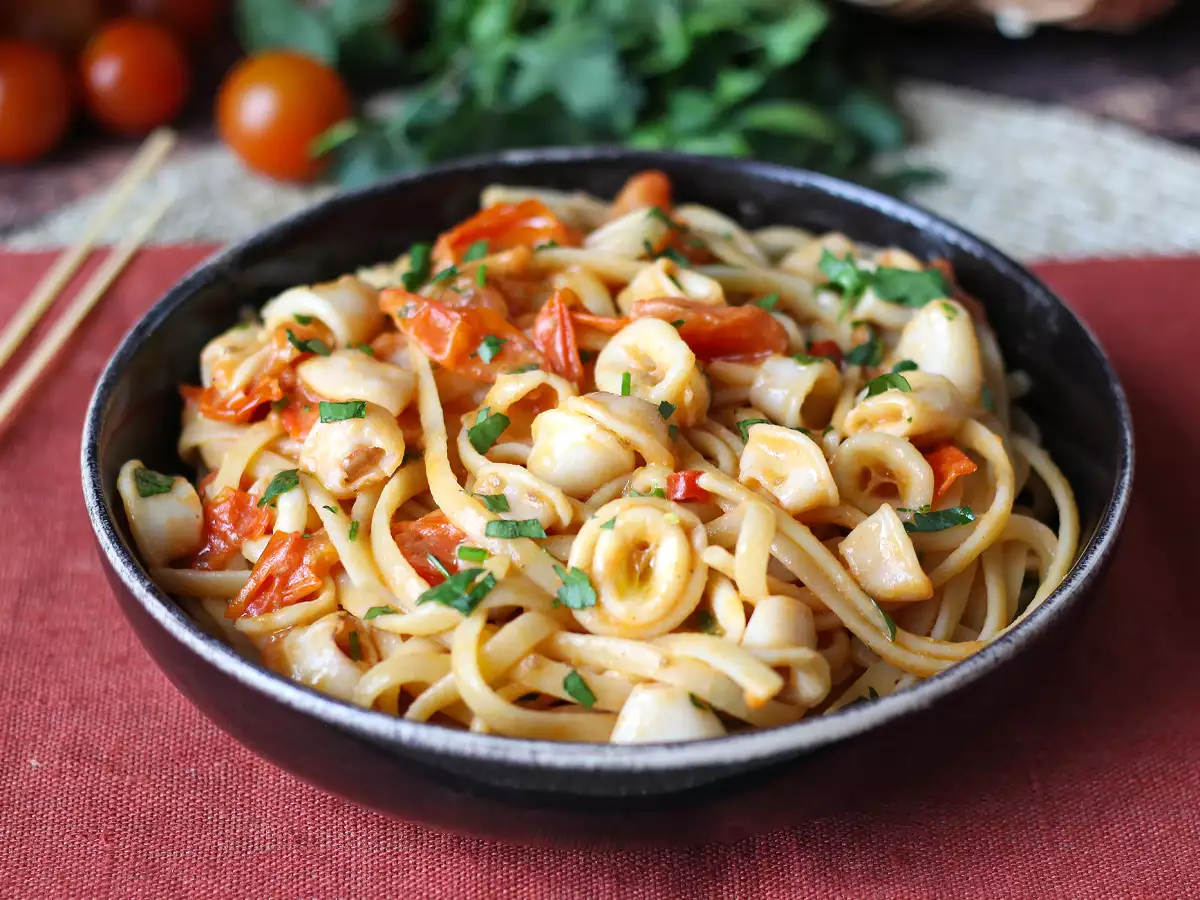 Pasta met diepvriesinktvis en cherrytomaten: eenvoudig en smaakvol recept - foto 4