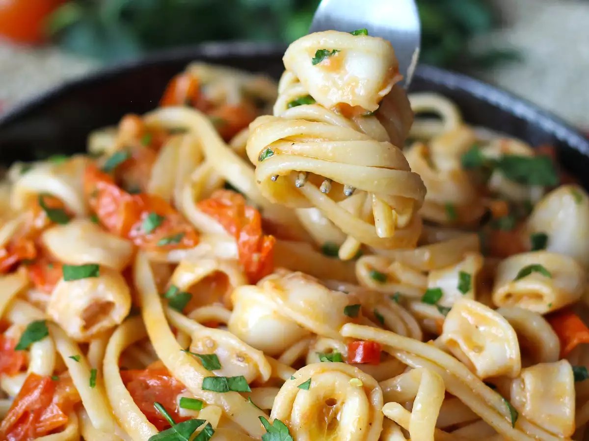 Pasta met diepvriesinktvis en cherrytomaten: eenvoudig en smaakvol recept - foto 6