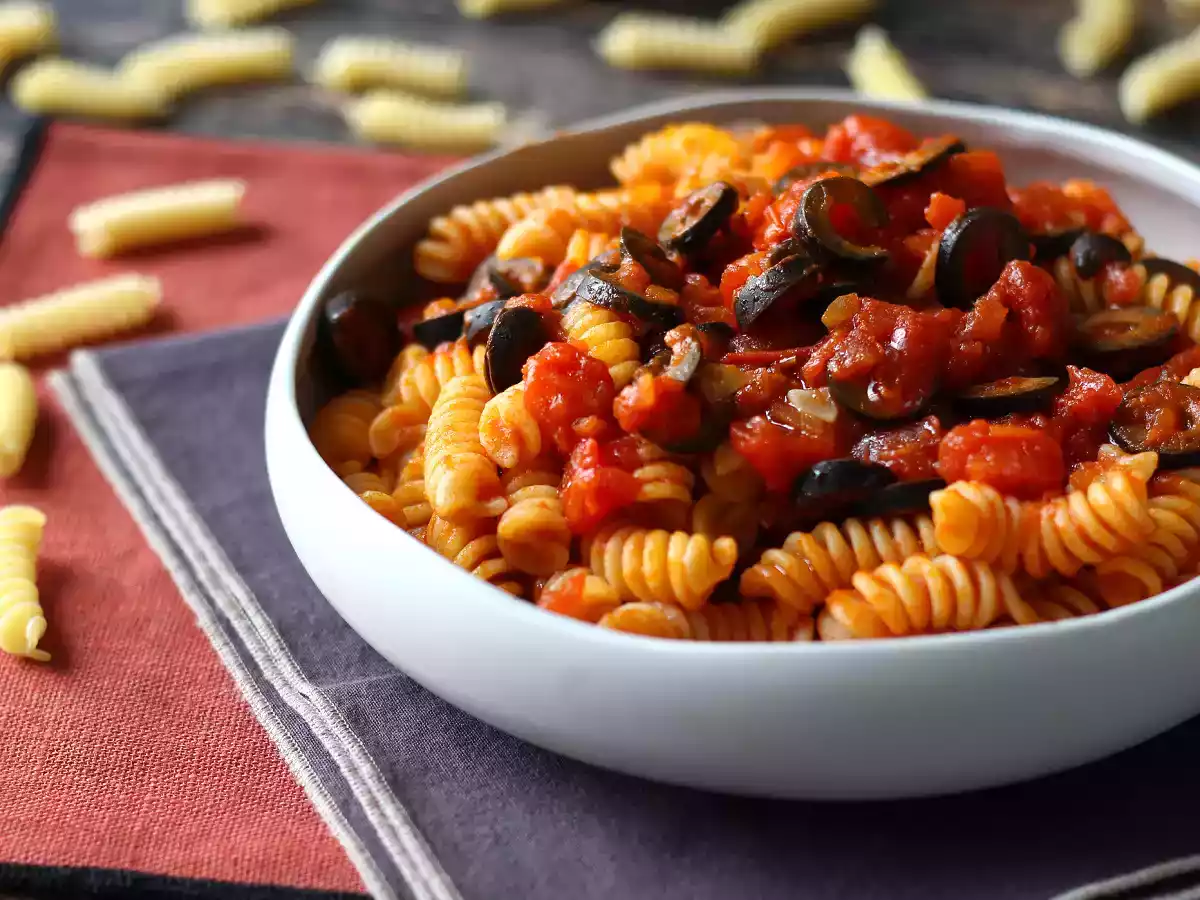 Pasta met olijfsaus: goedkoop, lekker en makkelijk te bereiden!