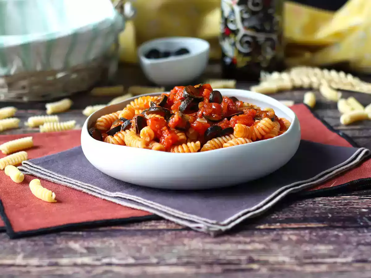 Pasta met olijfsaus: goedkoop, lekker en makkelijk te bereiden! - foto 2