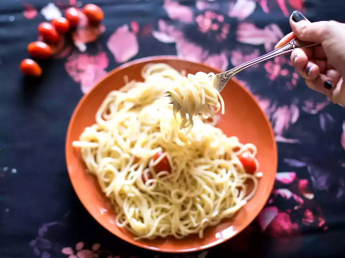 Pasta met Parmezaanse saus en kerstomaatjes - foto 2