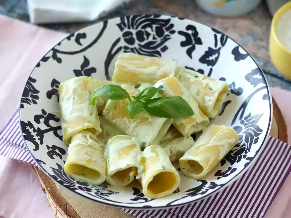 Pasta met ricotta en basilicum