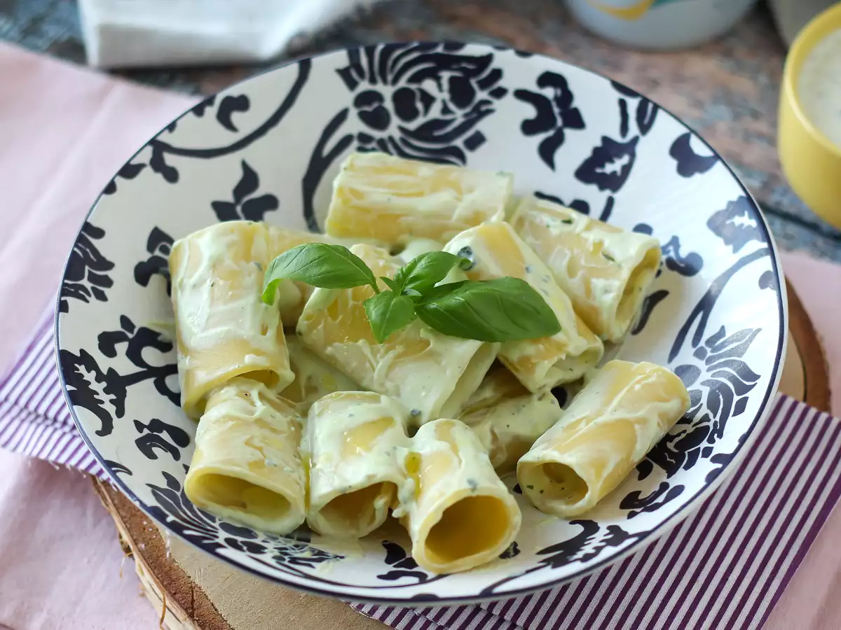 Pasta met ricottacrème en basilicum