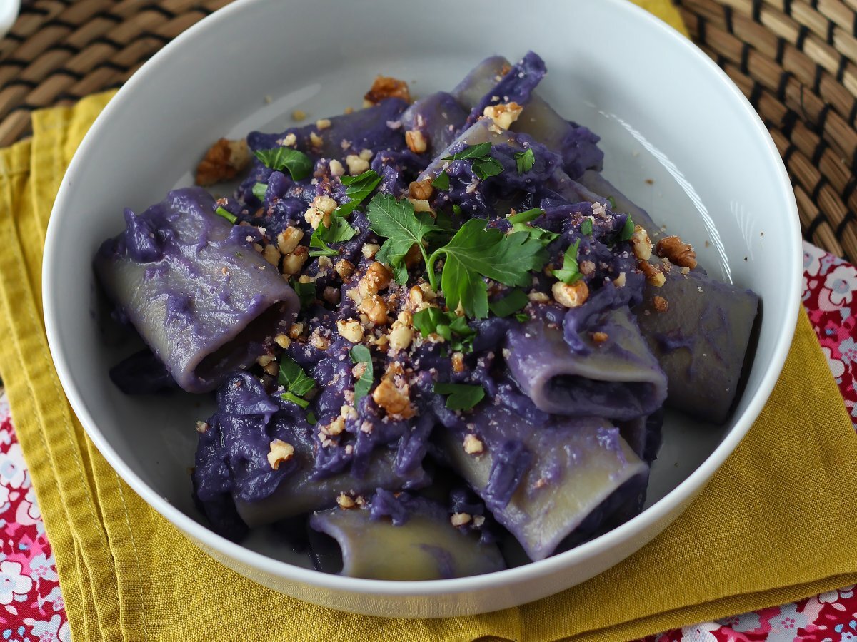 Pasta met rode kool en walnoten, het voorgerecht dat er goed uitziet en gemakkelijk te bereiden is - foto 5