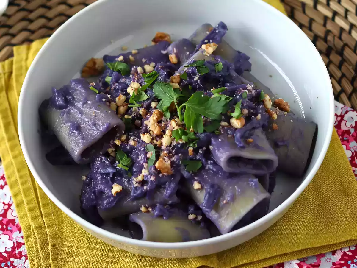 Pasta met rode kool en walnoten, het voorgerecht dat er goed uitziet en gemakkelijk te bereiden is - foto 5