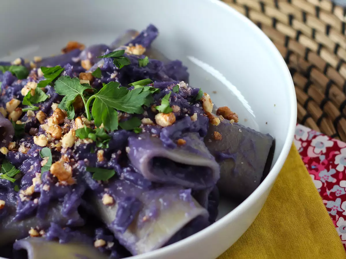 Pasta met rodekool en walnoten: een kleurrijk pastagerecht dat makkelijk te maken is - foto 4