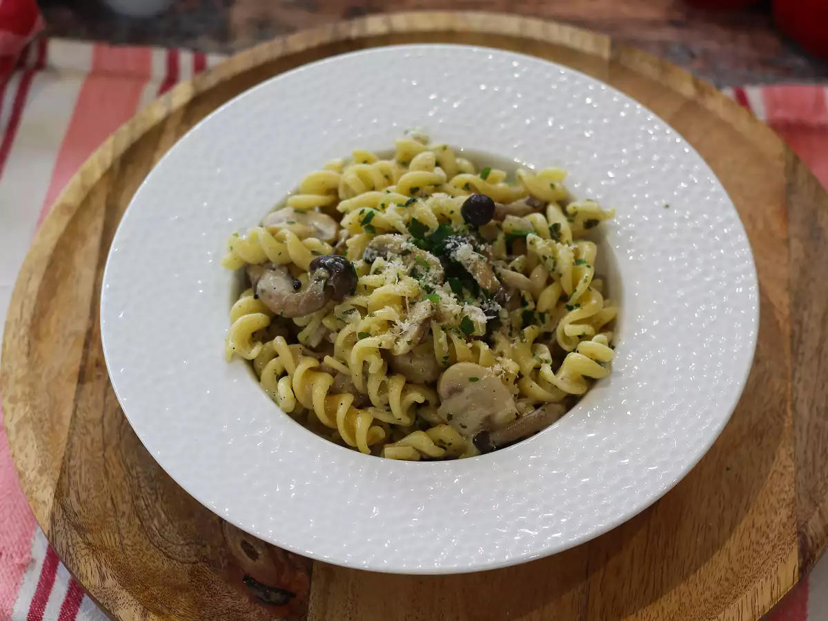 Pasta met shimeji en bruine champignons, in een romige saus - foto 2