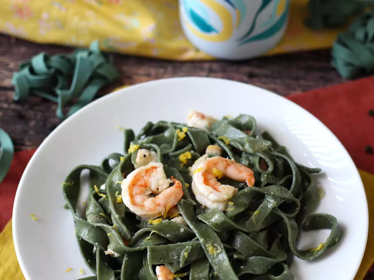Pasta met spirulina, garnalen en citroen: een voedzaam hoofdgerecht met een unieke smaak - foto 2