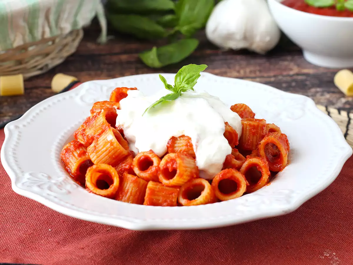 Pasta met stracciatella en romige tomaat: het voorgerecht klaar in 10 minuten - foto 2