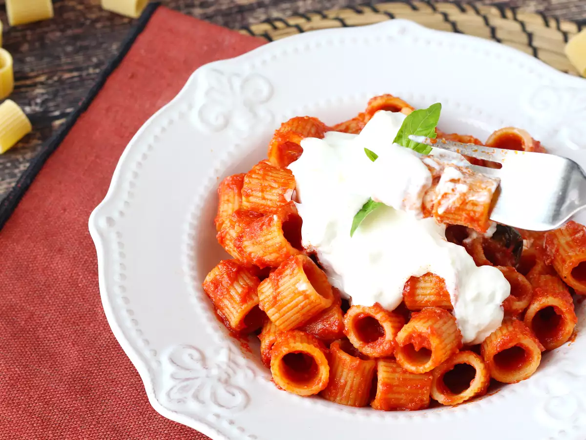 Pasta met stracciatella en romige tomaat: het voorgerecht klaar in 10 minuten - foto 4
