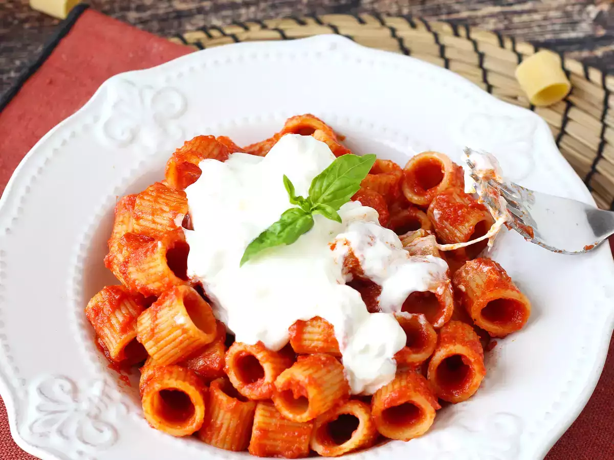 Pasta met stracciatella en romige tomaat: het voorgerecht klaar in 10 minuten - foto 5