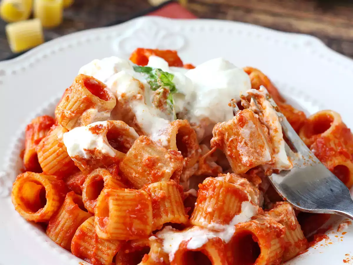 Pasta met stracciatella en romige tomaat: het voorgerecht klaar in 10 minuten - foto 7