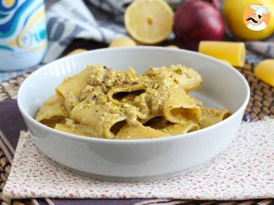 Pasta met tonijn, pistachenoten en citroen