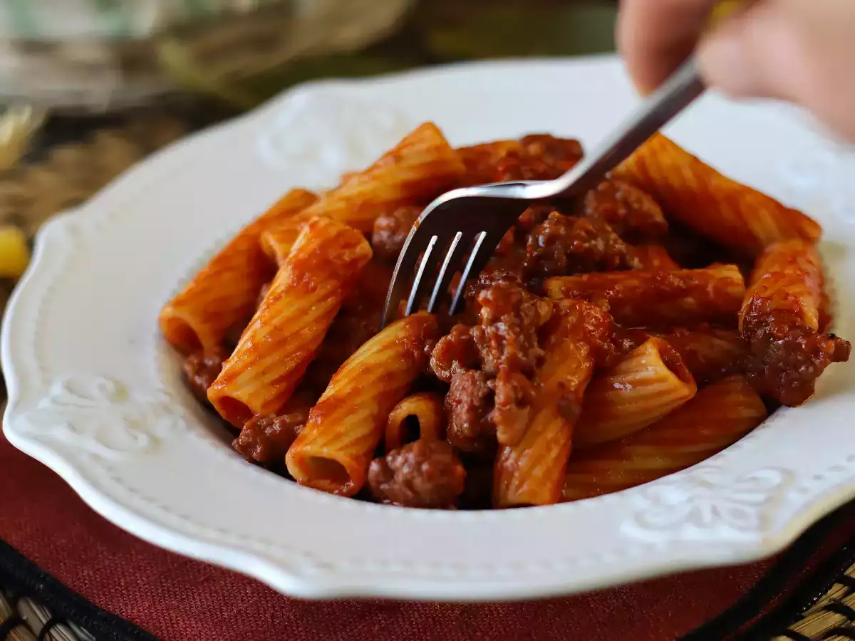 Pasta met worstsaus: een eenvoudig gerecht met een intense smaak - foto 3