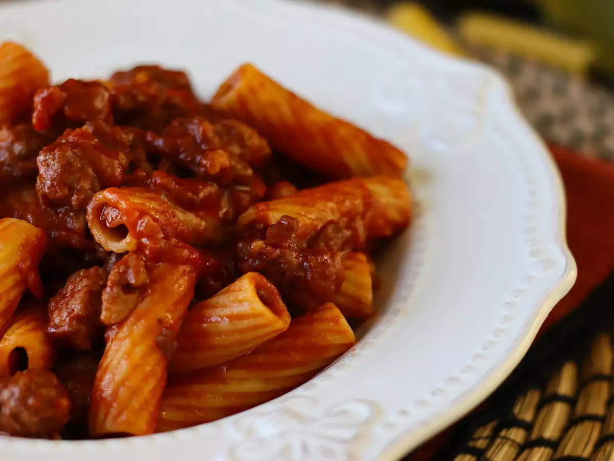 Pasta met worstsaus: een eenvoudig gerecht met een intense smaak - foto 4