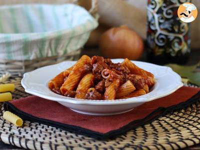 Pasta met worstsaus: een eenvoudig gerecht met intense smaak