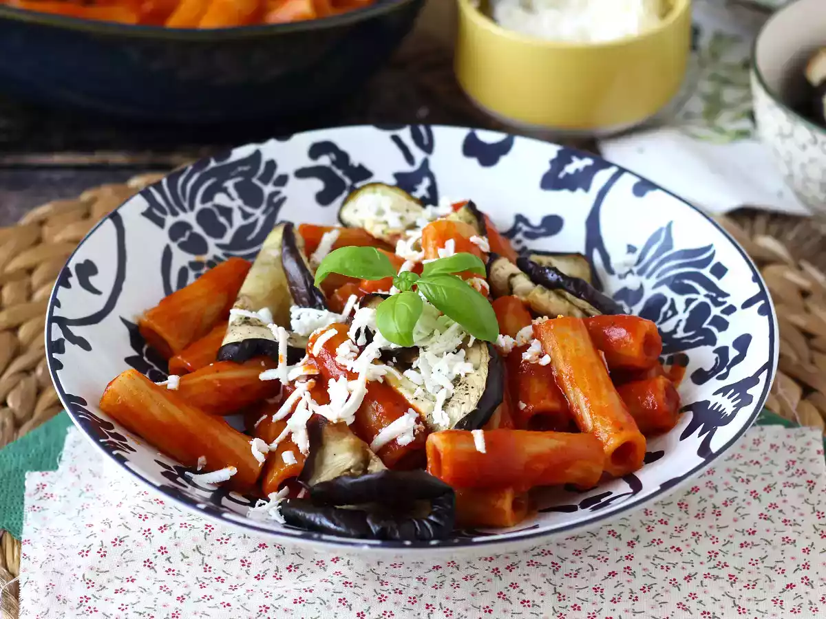 Pasta Siciliana met aubergine, de makkelijke en lichte versie - Pasta alla Norma