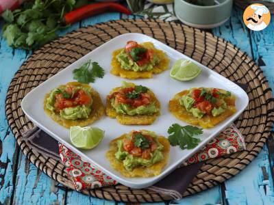 Patacones, Colombiaanse bakbananen toast met guacamole en tomaten - foto 4