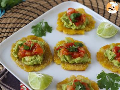 Patacones, Colombiaanse bakbananen toast met guacamole en tomaten - foto 5