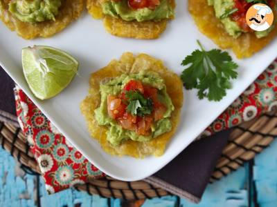 Patacones, Colombiaanse bakbananen toast met guacamole en tomaten - foto 6