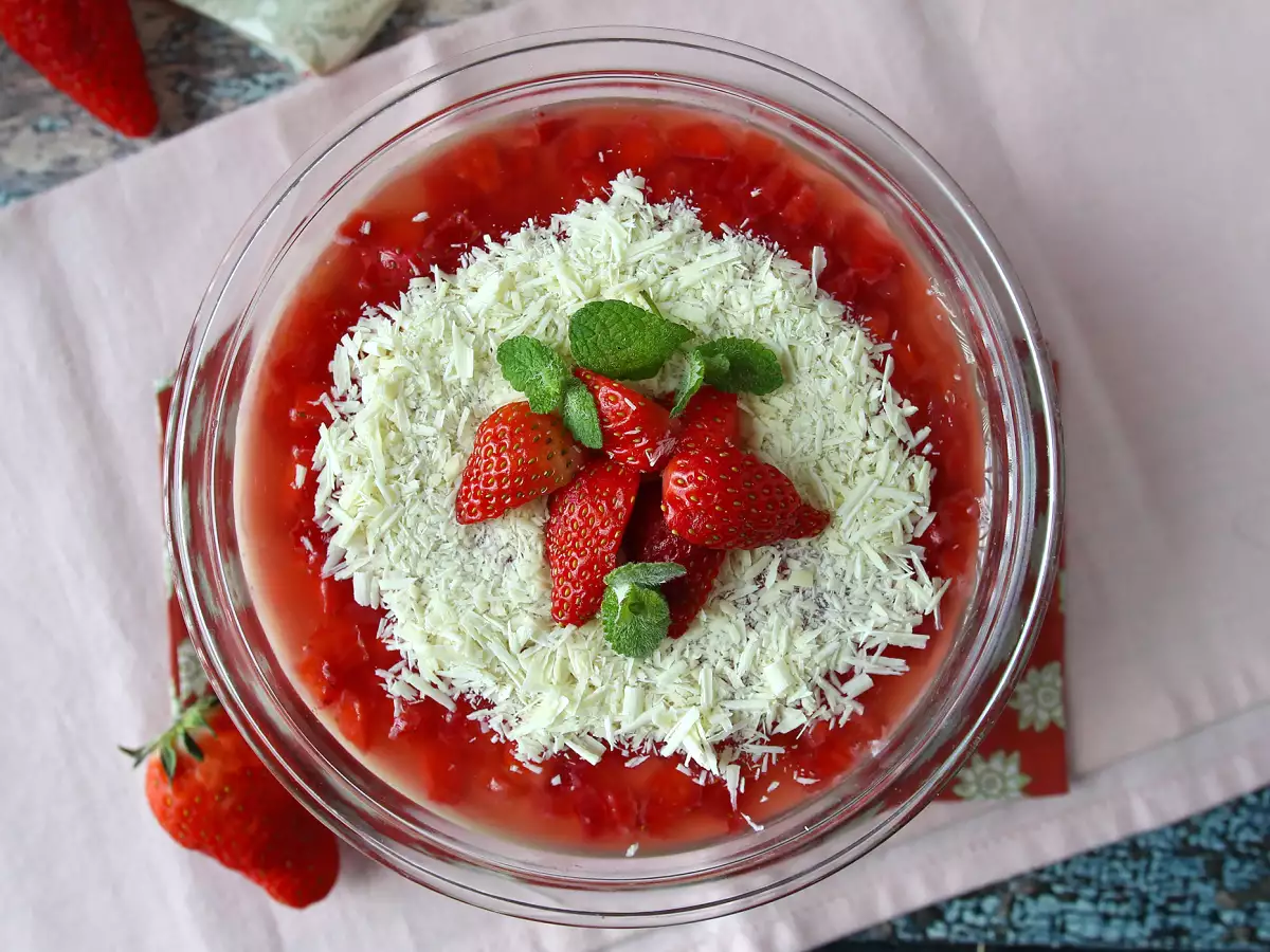 Pavê de morango, het Braziliaanse dessert van aardbeien en gecondenseerde melk dat het best koud kan worden gegeten - foto 4