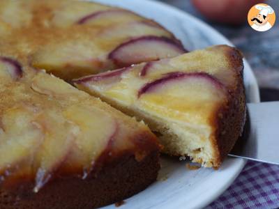 Perzik upside-down cake, vochtig, smeltend en gekarameliseerd - foto 4