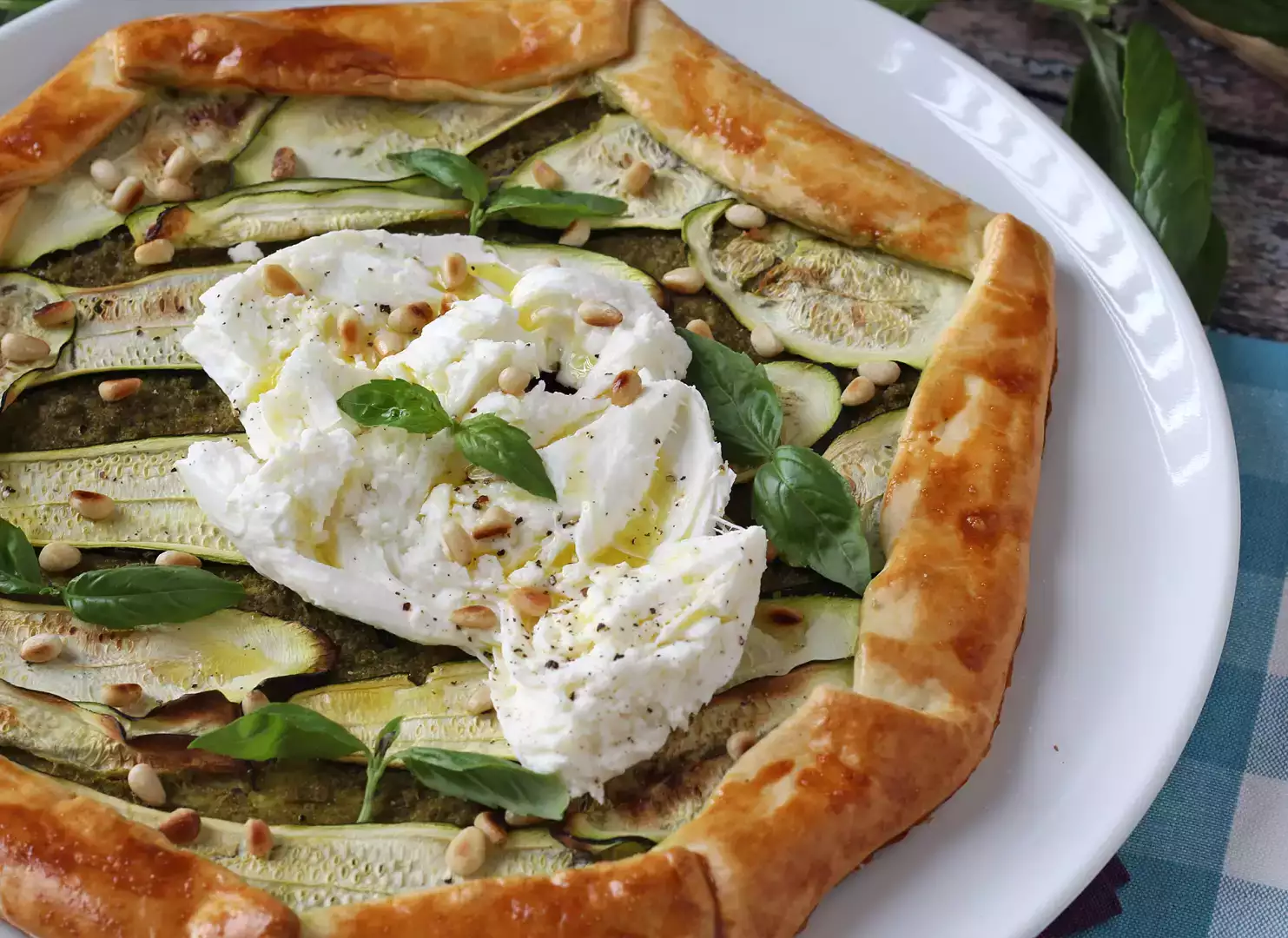 Pesto en courgettetaart: een makkelijk recept dat naar de zomer ruikt!