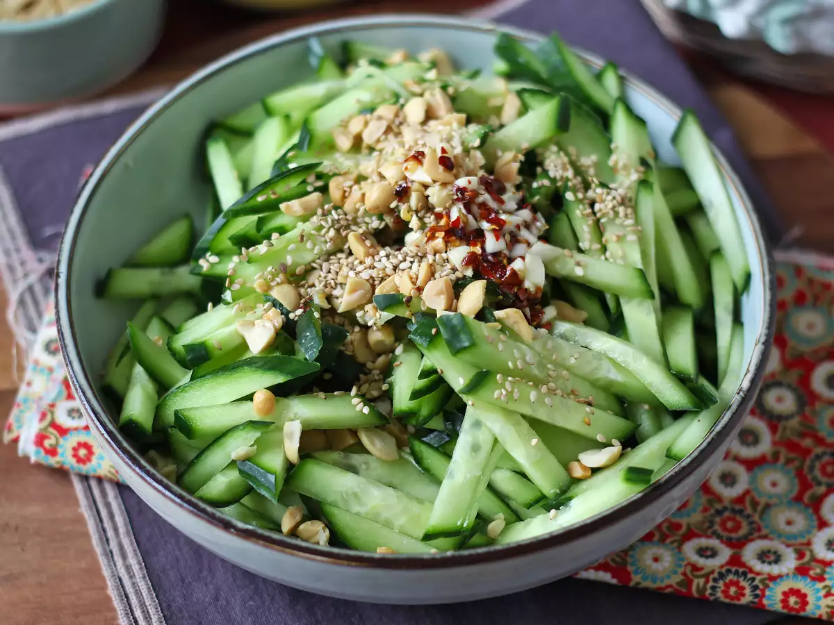 Pikante komkommersalade met pinda's - foto 2