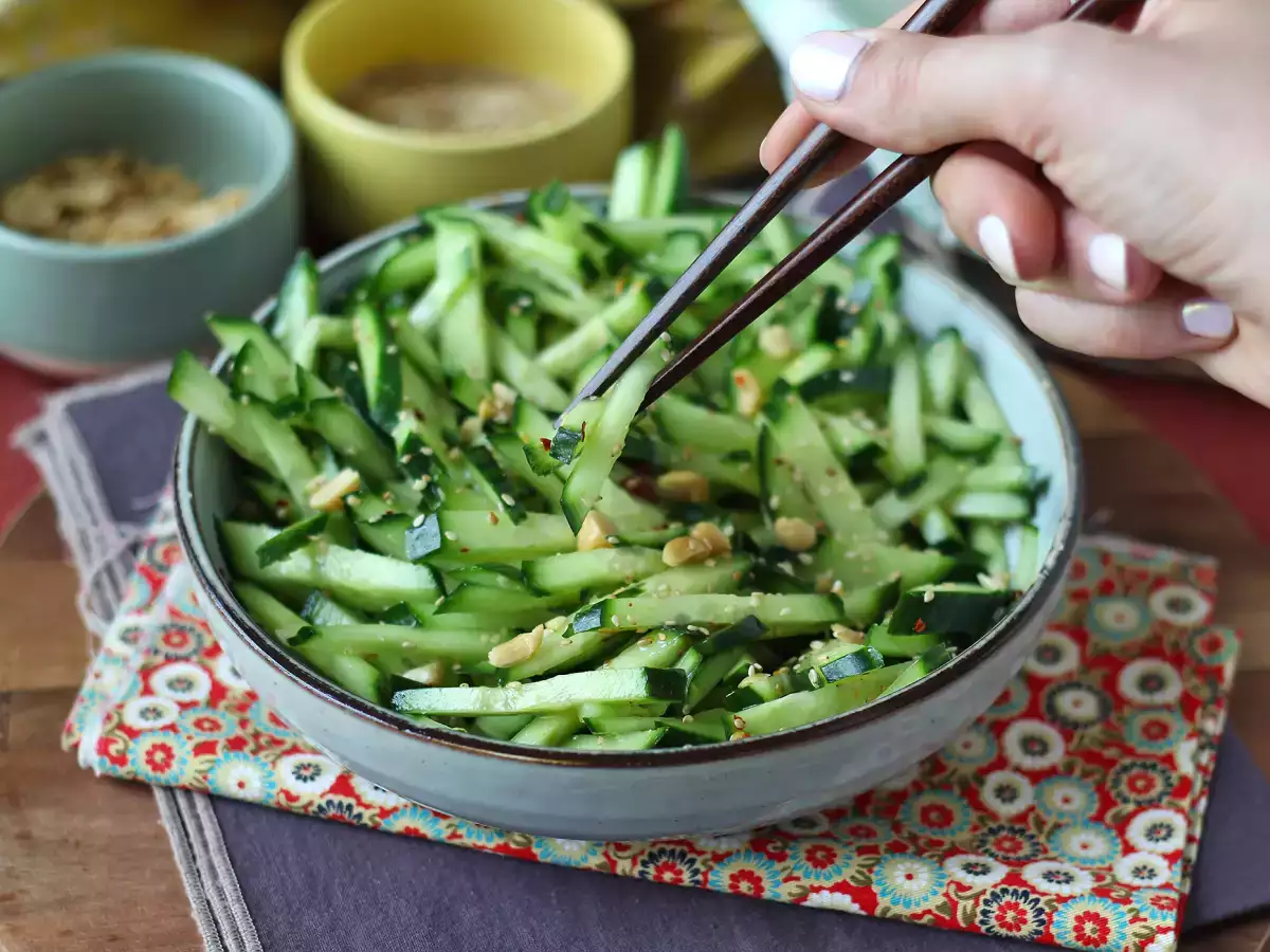 Pikante komkommersalade met pinda's - foto 3