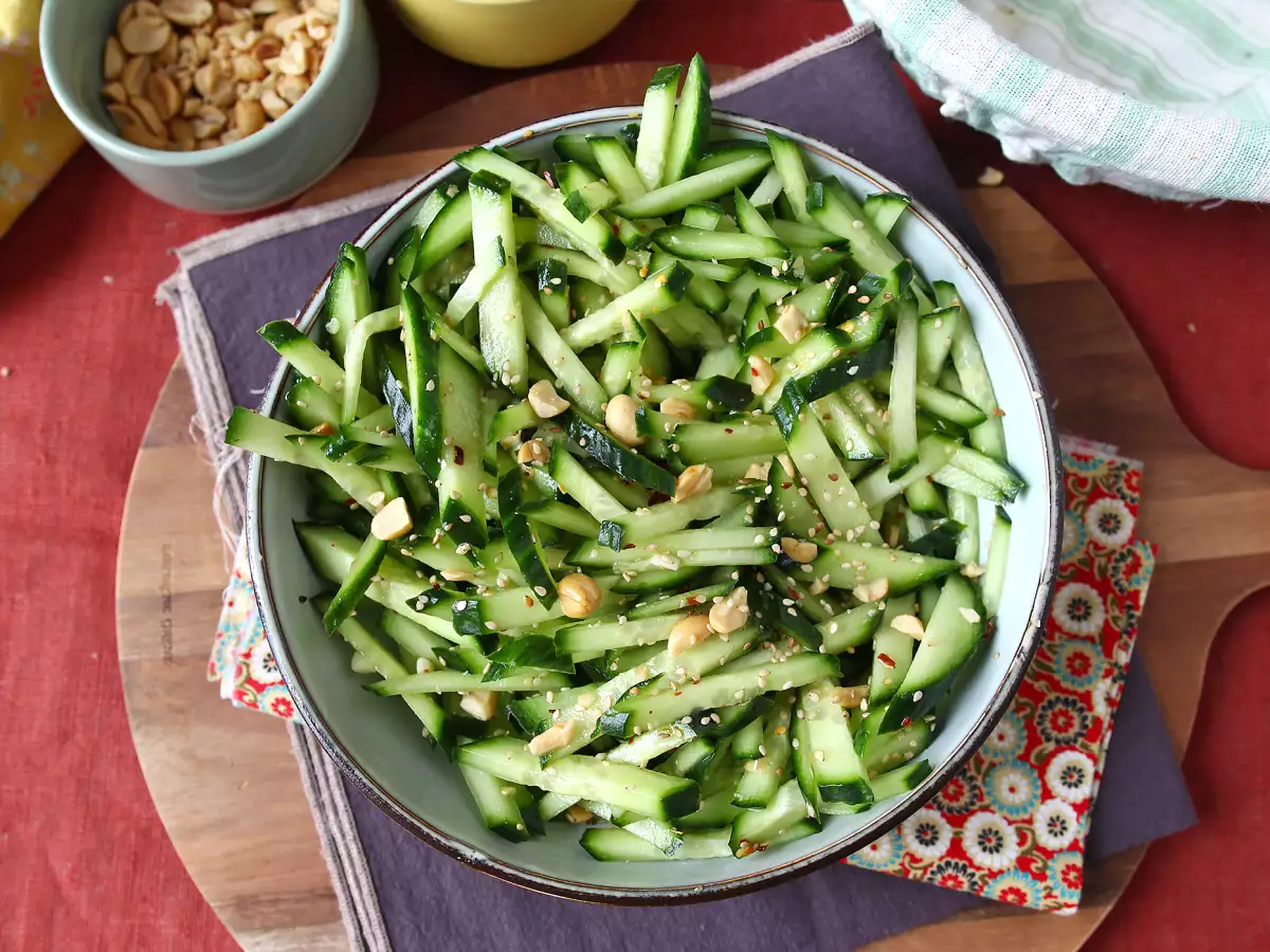 Pikante komkommersalade met pinda's - foto 6