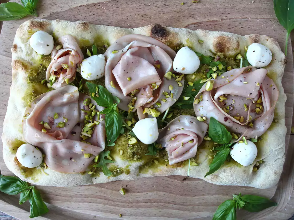 Pinsa met pesto en mortadella, klaar in 10 minuten! - foto 3