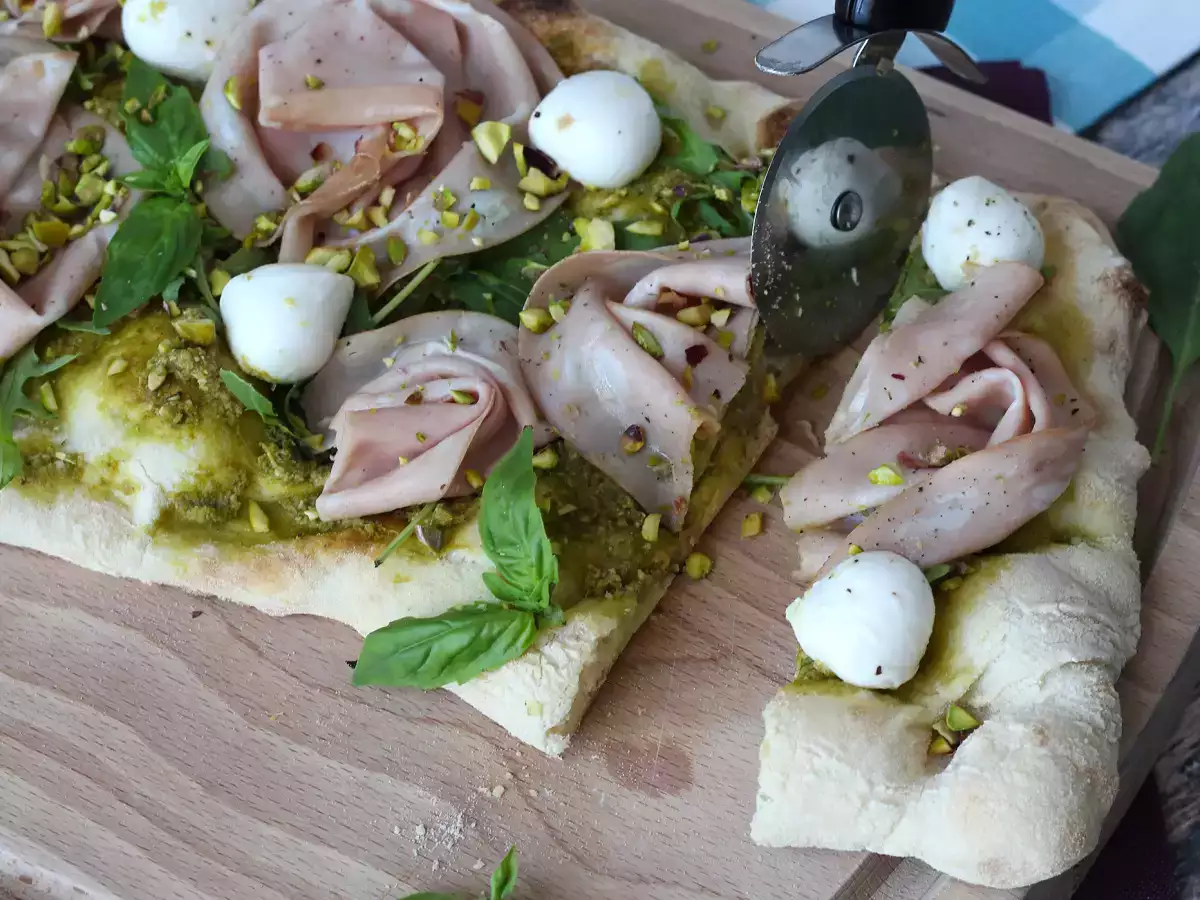 Pinsa met pesto en mortadella, klaar in 10 minuten! - foto 6