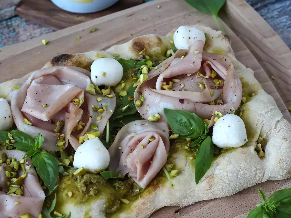 Pinsa met pesto en mortadella, klaar in 10 minuten! - foto 7