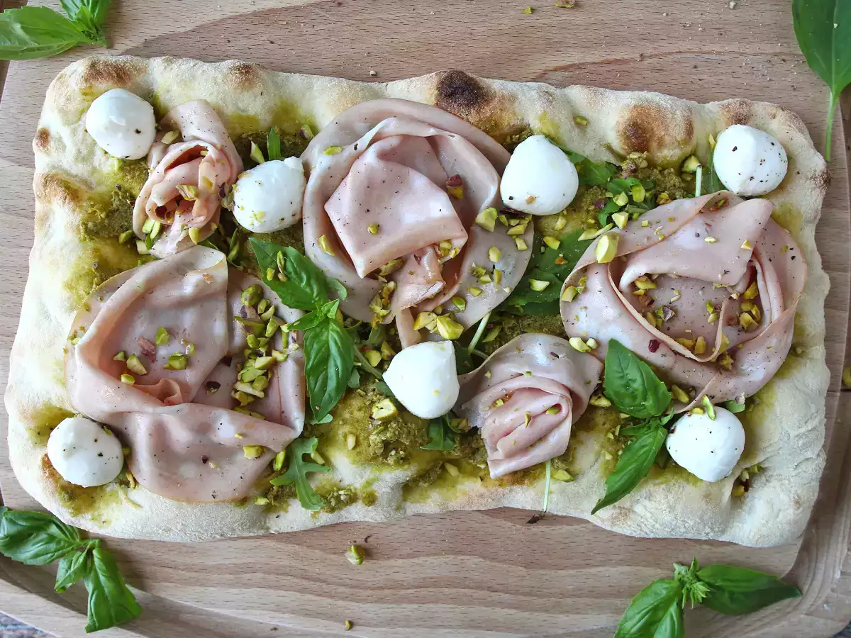 Pinsa met pesto en mortadella, klaar in 10 minuten! - foto 2