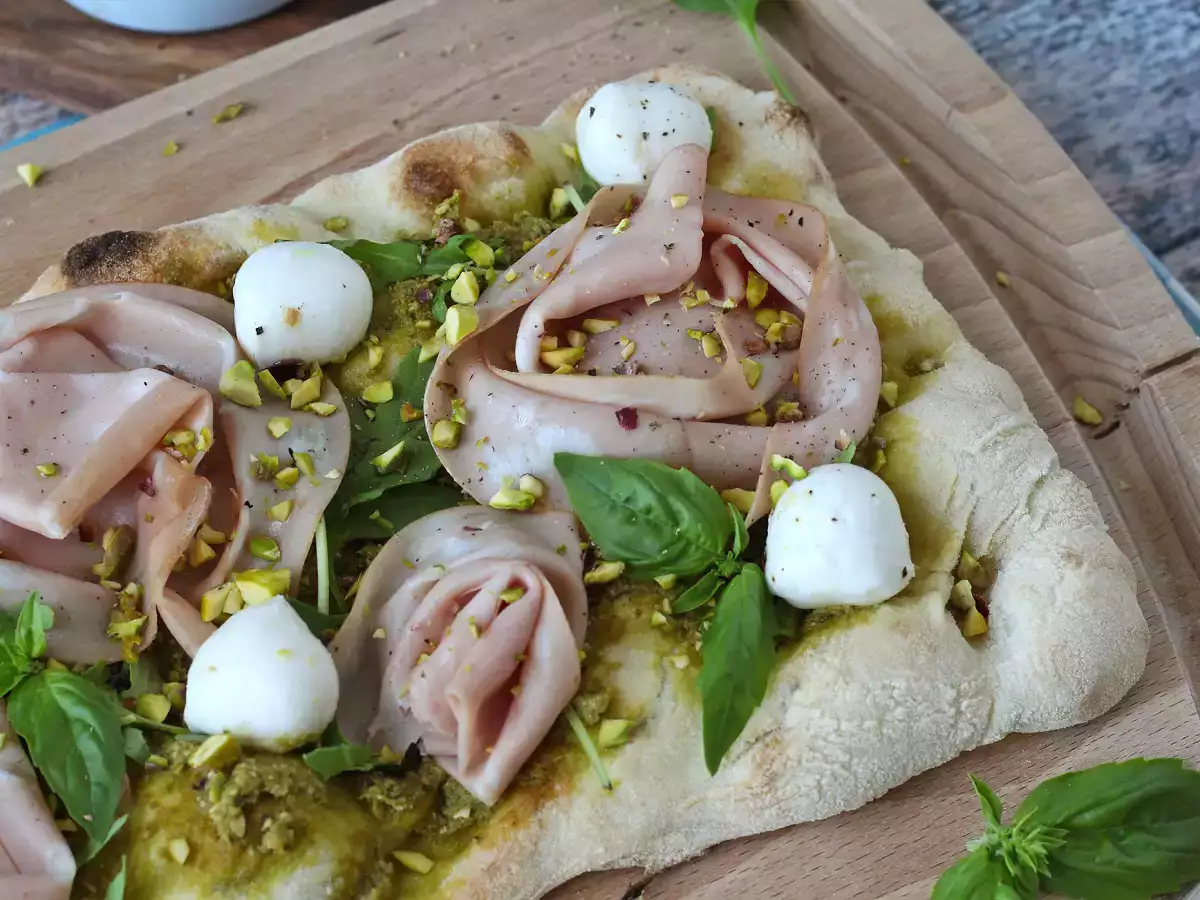 Pinsa met pesto en mortadella, klaar in 10 minuten! - foto 5