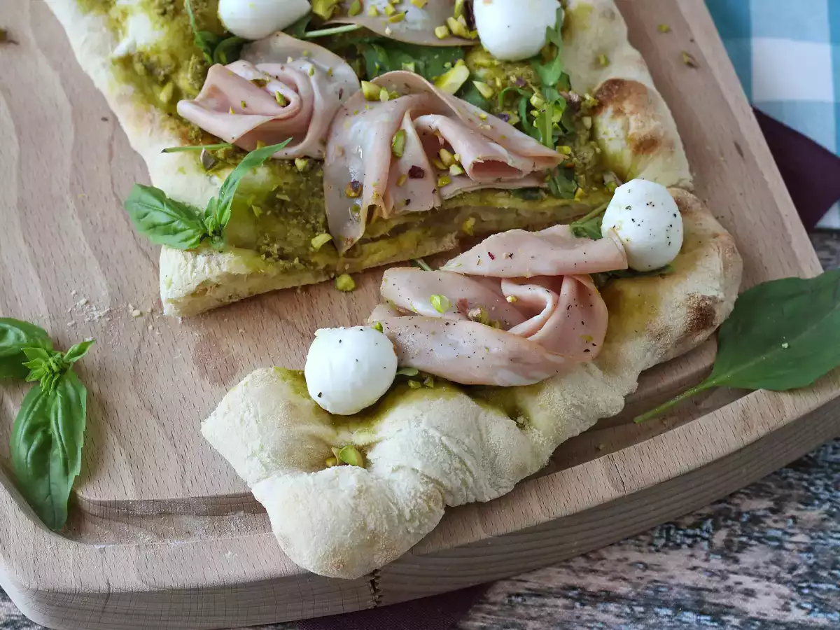 Pinsa met pesto en mortadella, klaar in 10 minuten! - foto 6